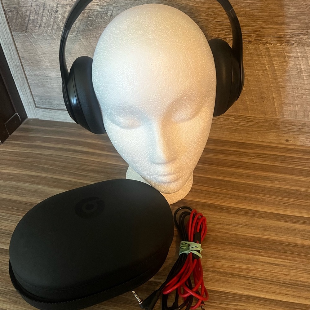 Beats Studio Pro Black Wireless Headphones with Case and Charger